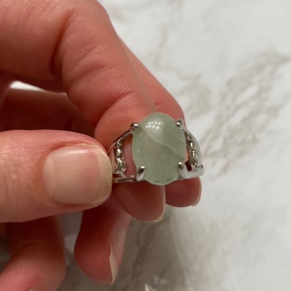 Jade Ring with Heart Detailing - Picture 2 of 4